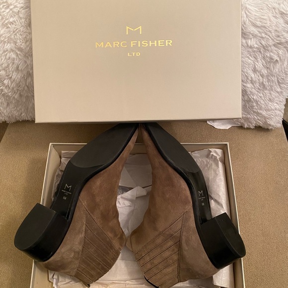 Brand new Marc Fisher Suede Yale pointy booties - Picture 2 of 2